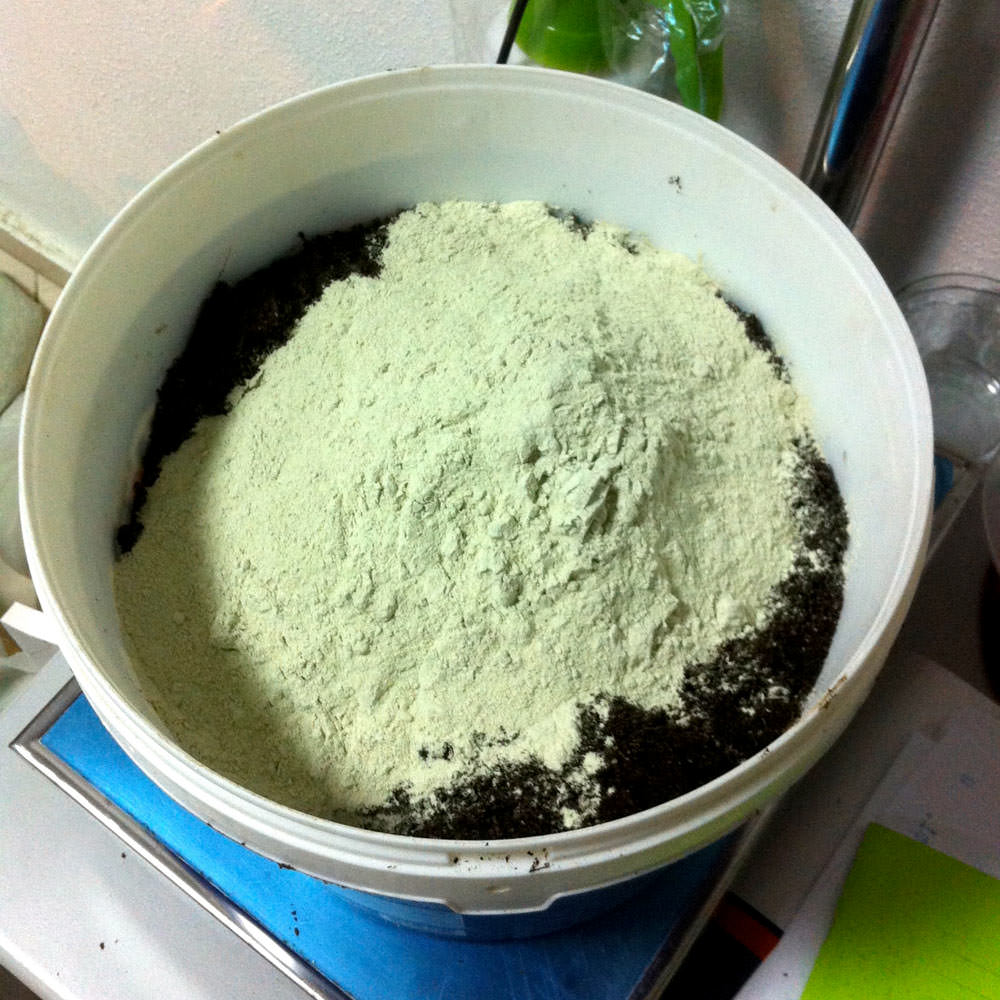 Ζεόλιθος έως 0,8 χιλιοστά – Πούδρα, ιδανική για ενσωμάτωση σε καλλιέργειες μικρής κλίμακας και κτηνοτροφική χρήση - 25 κιλά